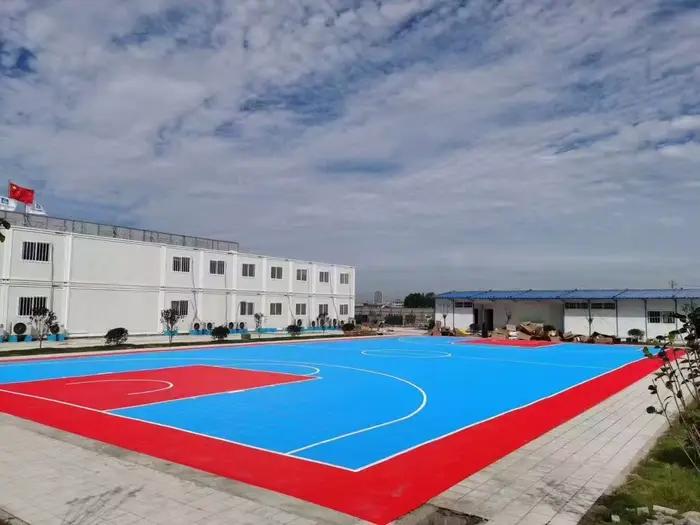 Dalles de sol sportives multi-usages portables d'extérieur en PP pour terrains de basketball et de badminton – Solution de conception graphique