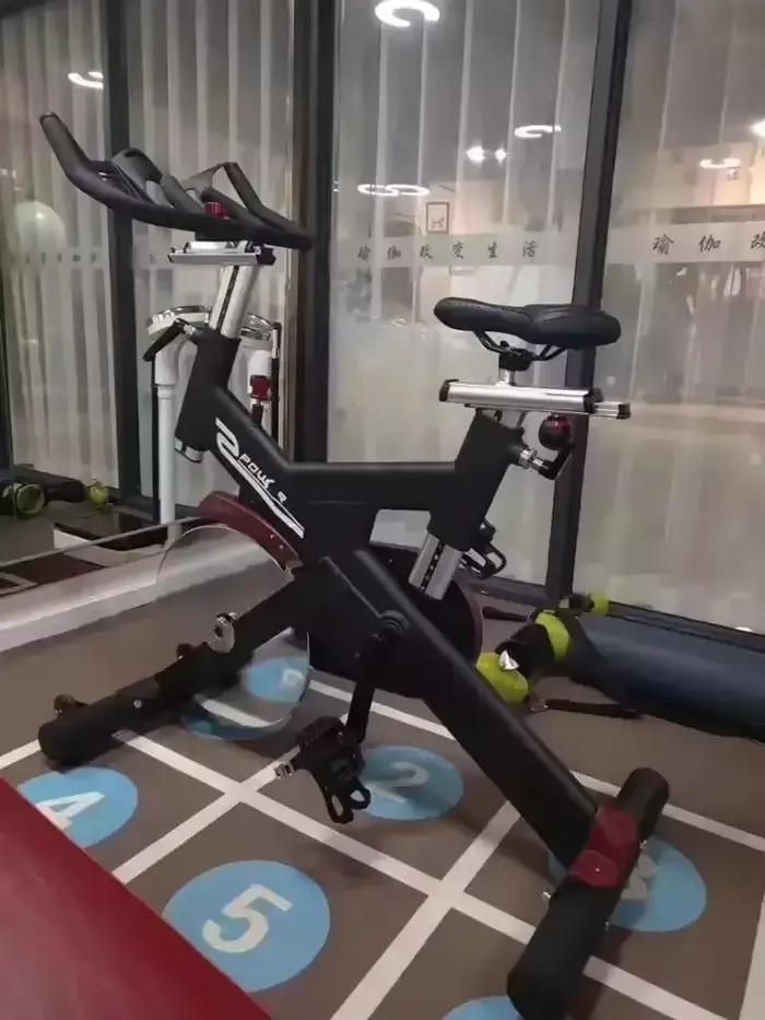 Vélo de spinning pour la remise en forme