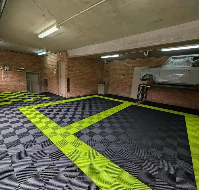 Dalles de sol modulaires antidérapantes et emboîtables pour garage – Tapis de sol en plastique PP/PVC pour ateliers et centres de detailing automobile
