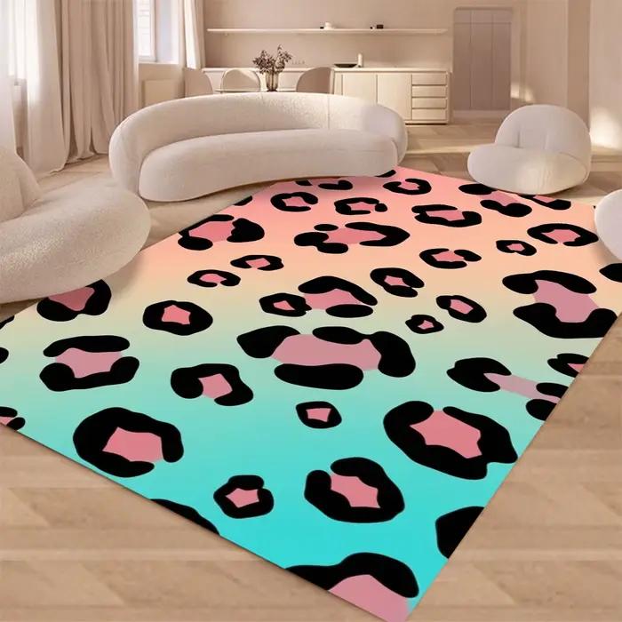 Tapis rose à imprimé léopard noir