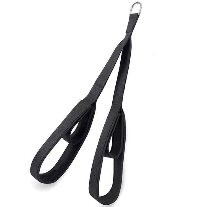 Entraînement fitness des biceps et des triceps avec bandes de résistance, exercices musculaires pour