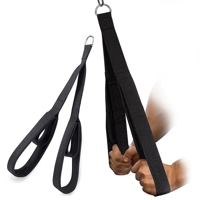 Entraînement fitness des biceps et des triceps avec bandes de résistance