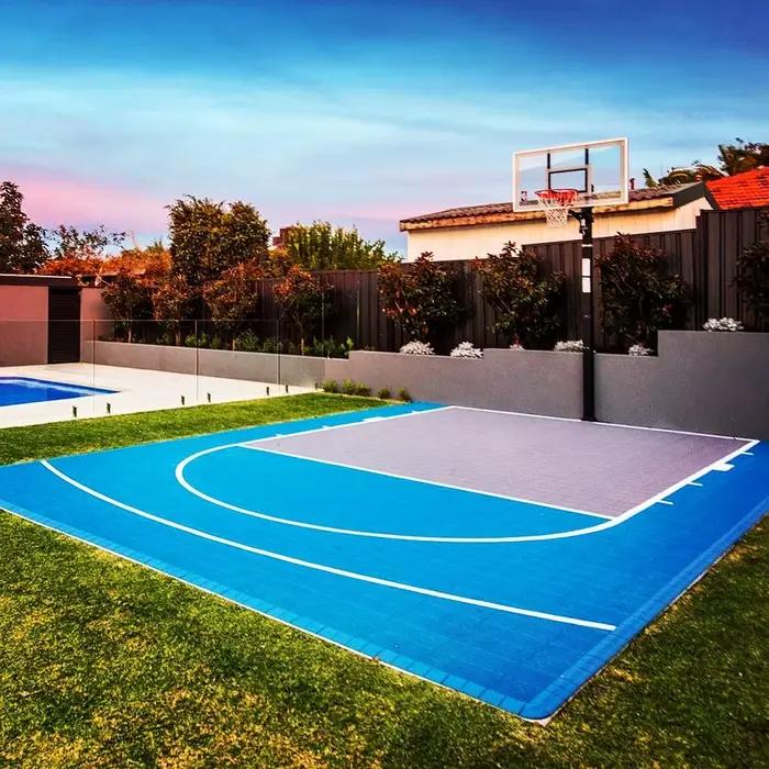 Dalles de sol sportives en plastique PP modernes pour terrains de basketball et de futsal en extérieur polyvalents pour différentes occasions de jeu
