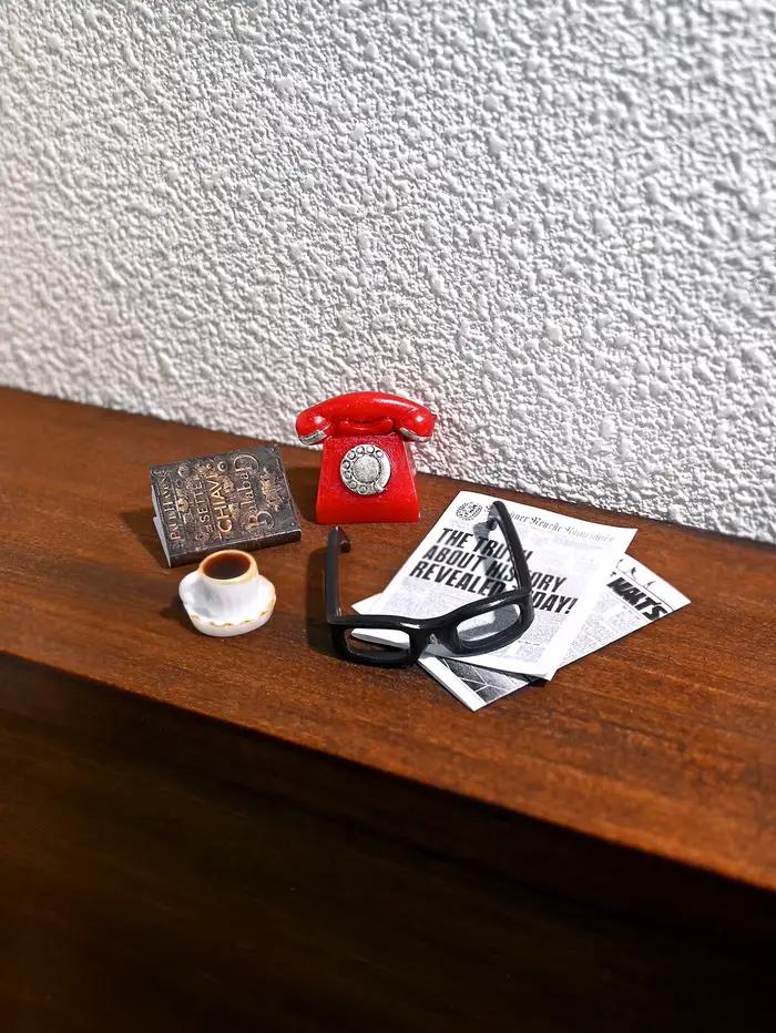 Ornement de bureau vintage miniature, téléphone miniature, lunettes miniatures, accessoires pour maison de poupée 1/6, 1/12, décoration de maison de poupée, accessoires pour maison miniature, accessoi