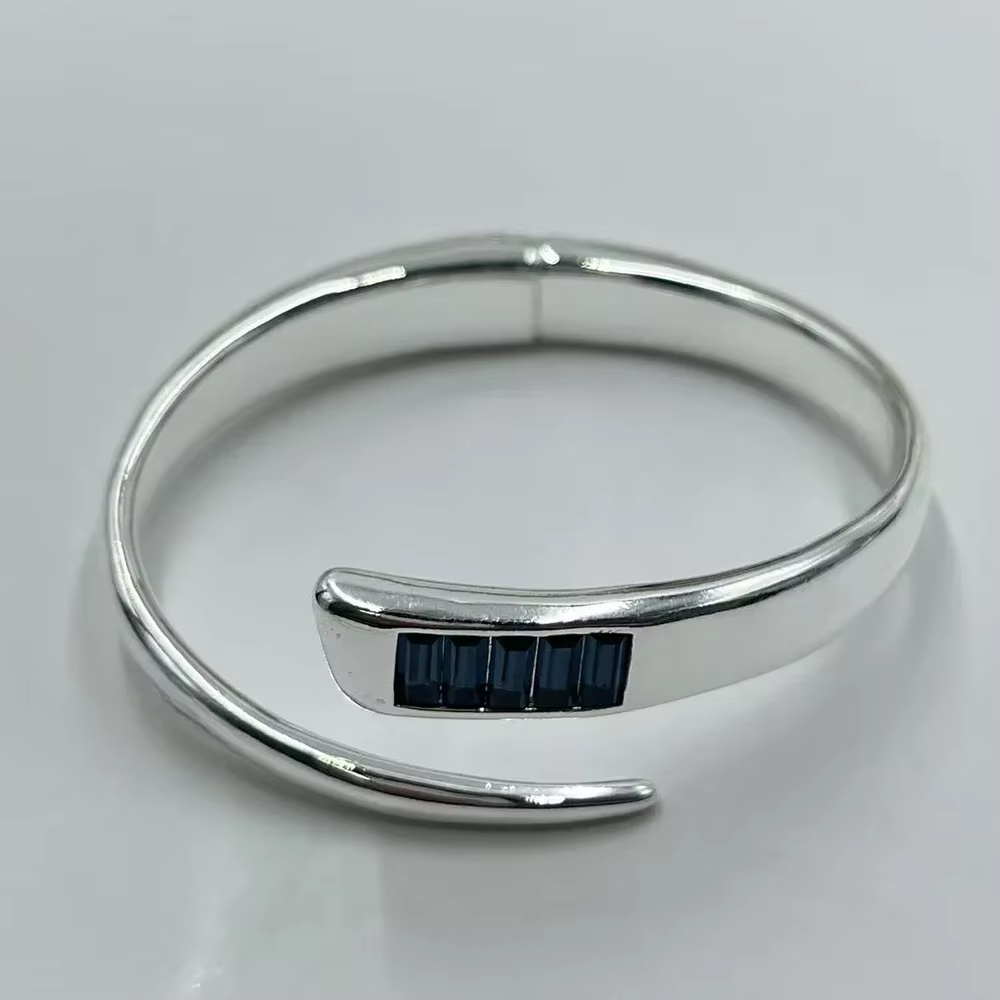 Bracelet en pierres précieuses bleues, style pop punk, hip hop, rock, métal, été 2025, accessoires p