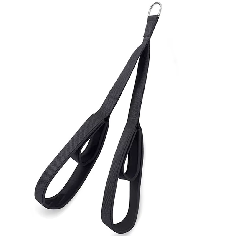 Entraînement fitness des biceps et des triceps avec bandes de résistance, exercices musculaires pour